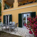 Sophie\'S Garden Apartment