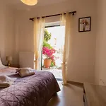 Sophie\'S Garden Apartment